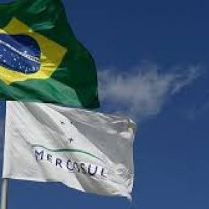 Brasil busca adiar Cúpula do Mercosul para garantir protagonismo na assinatura de acordo histórico com a União Europeia
